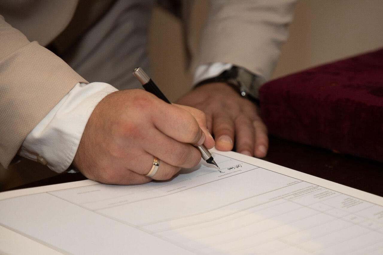 Can a Signed Contract Count as Mortgage Income for a 1099 Contractor in Bowie, MD?